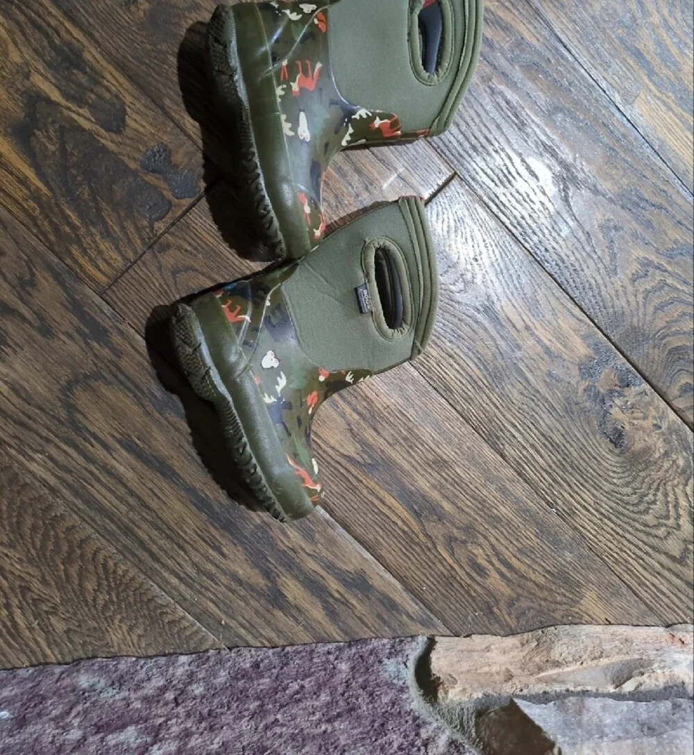 BOGS Kids Olive Green Camo Rain Boots with Handle